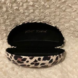 betsy johnson eyeglass case